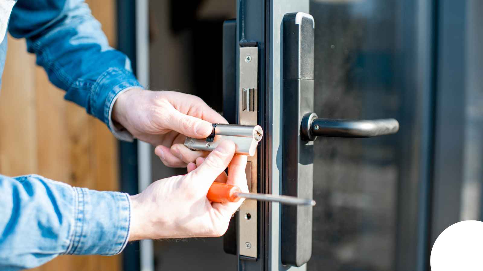 Locksmith in Orlando, FL — Charles Broken Key Extraction Orlando Locksmith in Orlando, FL — Charles Broken Key Extraction Orlando